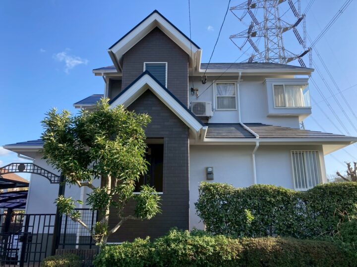 筑紫野市H様　アクセントの色をワントーン暗くして落ち着いた印象に仕上げた外壁・屋根塗装