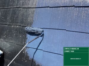 タスペーサー挿入後に屋根の中塗り塗装をします。
