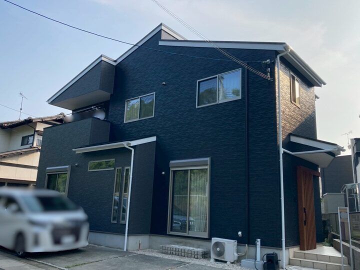 太宰府市Y様邸　人気色ブラック×グレーで落ち着いた雰囲気に仕上げた外壁・屋根塗装