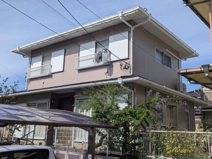 中間市で築30年の白い外壁を可愛らしいモカに塗替えをしたお客様の声