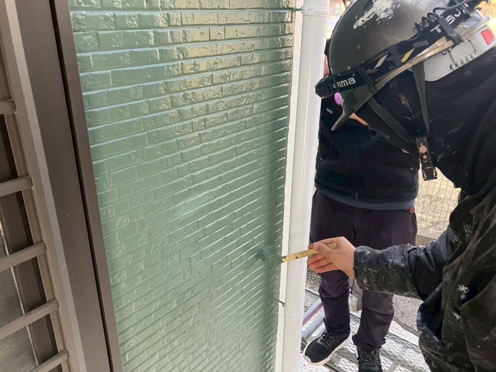 社内検査で指摘をしている様子