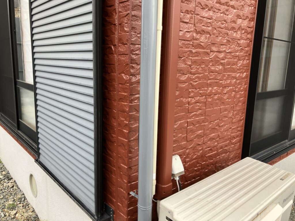 縦樋の塗装が完了