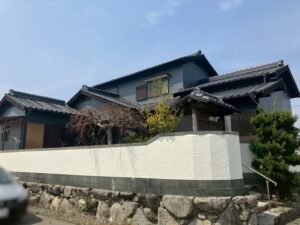 【新築みたいと褒められた！】飯塚市にて遮熱効果のある塗料で外塀・外壁塗装をしたお客様の声